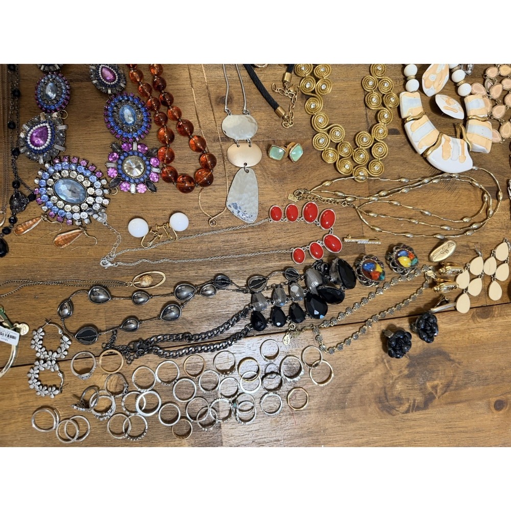 Vintage Modern Costume 99 Pieces Jewelry Lot Signed Necklace Earrings Broach - Picture 7 of 16